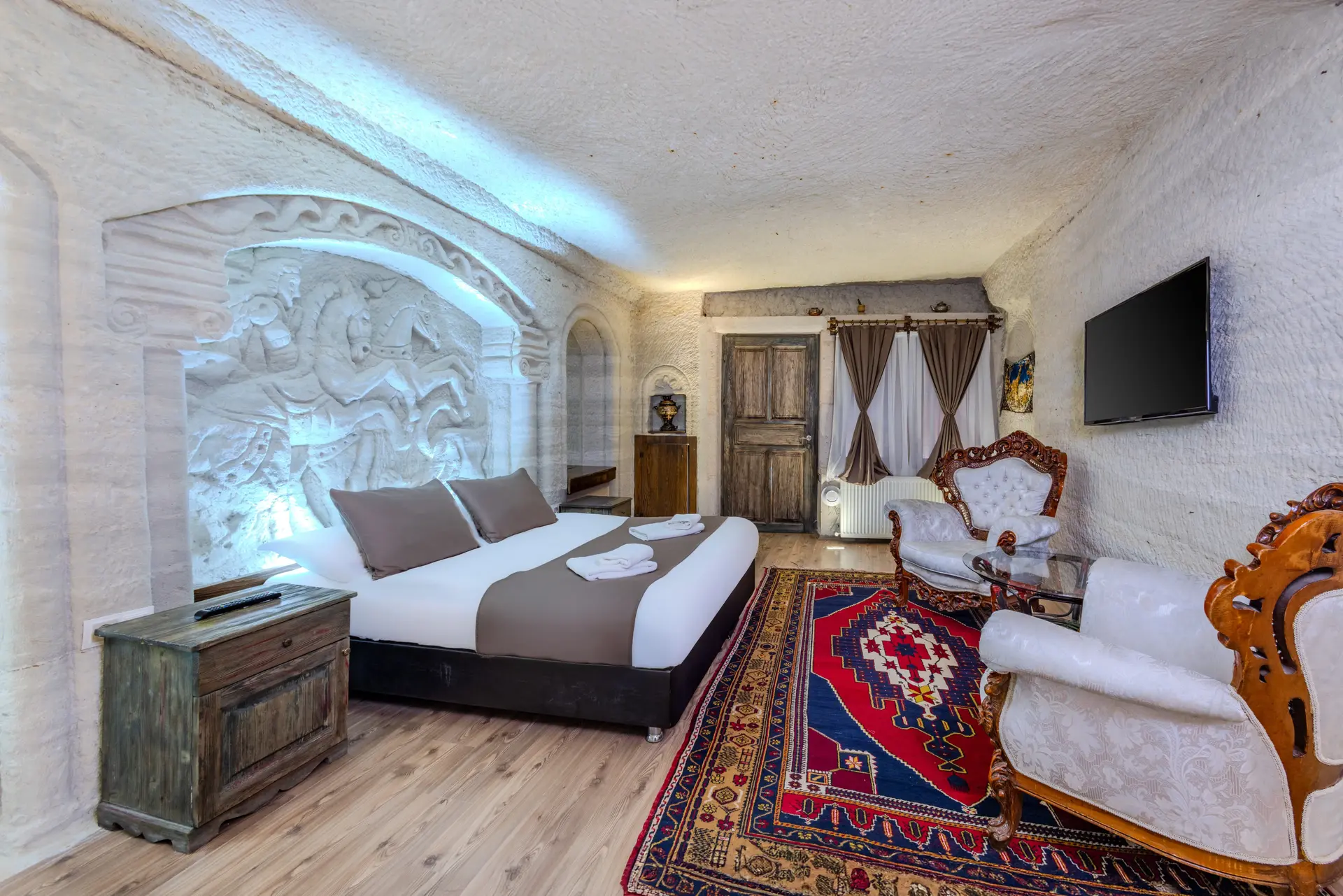 Deluxe Cave Room